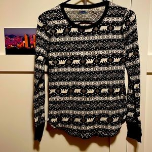 🥶♥️Old navy adorable winter Henley with bears and trees
